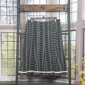 WHITE HOUSE BLACK MARKET BLACK & WHITE EMBROIDERED FLARE SKIRT (4)